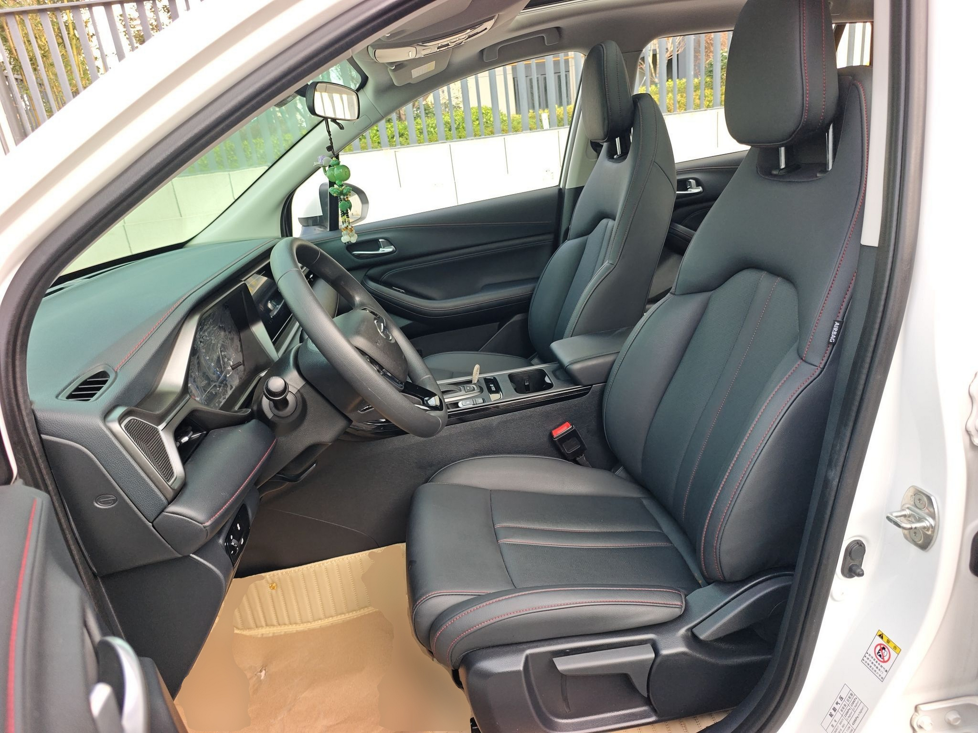 Переднее сиденье в автомобиле