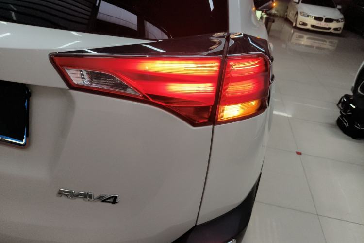 Used Toyota RAV4 2015 2.0L CVT Two-Wheel Drive Fashion Edition
