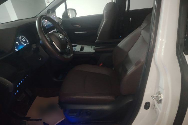 Used Toyota Sienna 2021 2.5L Hybrid Platinum Edition
