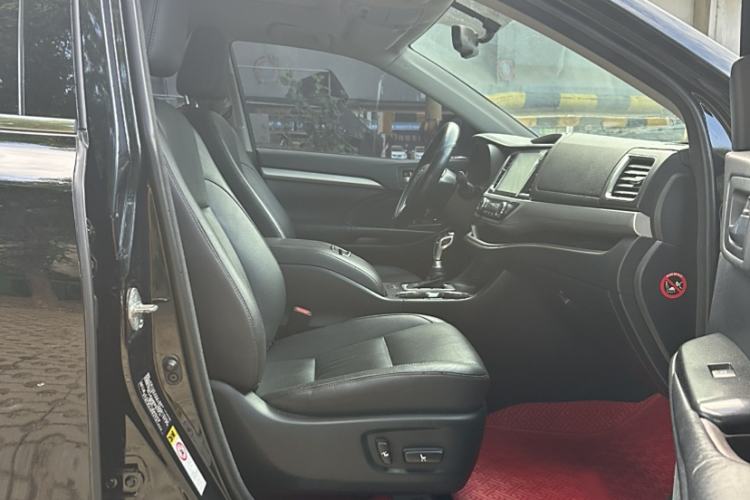 Used Toyota Highlander 2017 2.0T Two-Wheel Drive Luxury Edition 7 Seats
