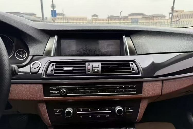 Used BMW 5 Series 2017 520Li Elegant Edition
