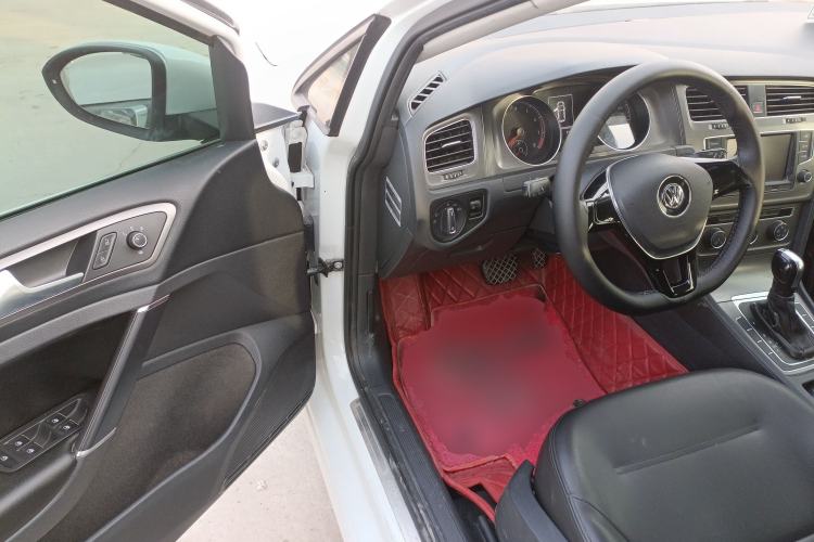 Used Volkswagen Golf 2016 230TSI Automatic Comfort Version
