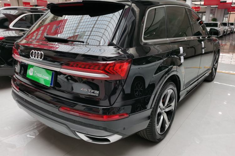 Used Audi Q7 2021 45 TFSI quattro S line Sport model