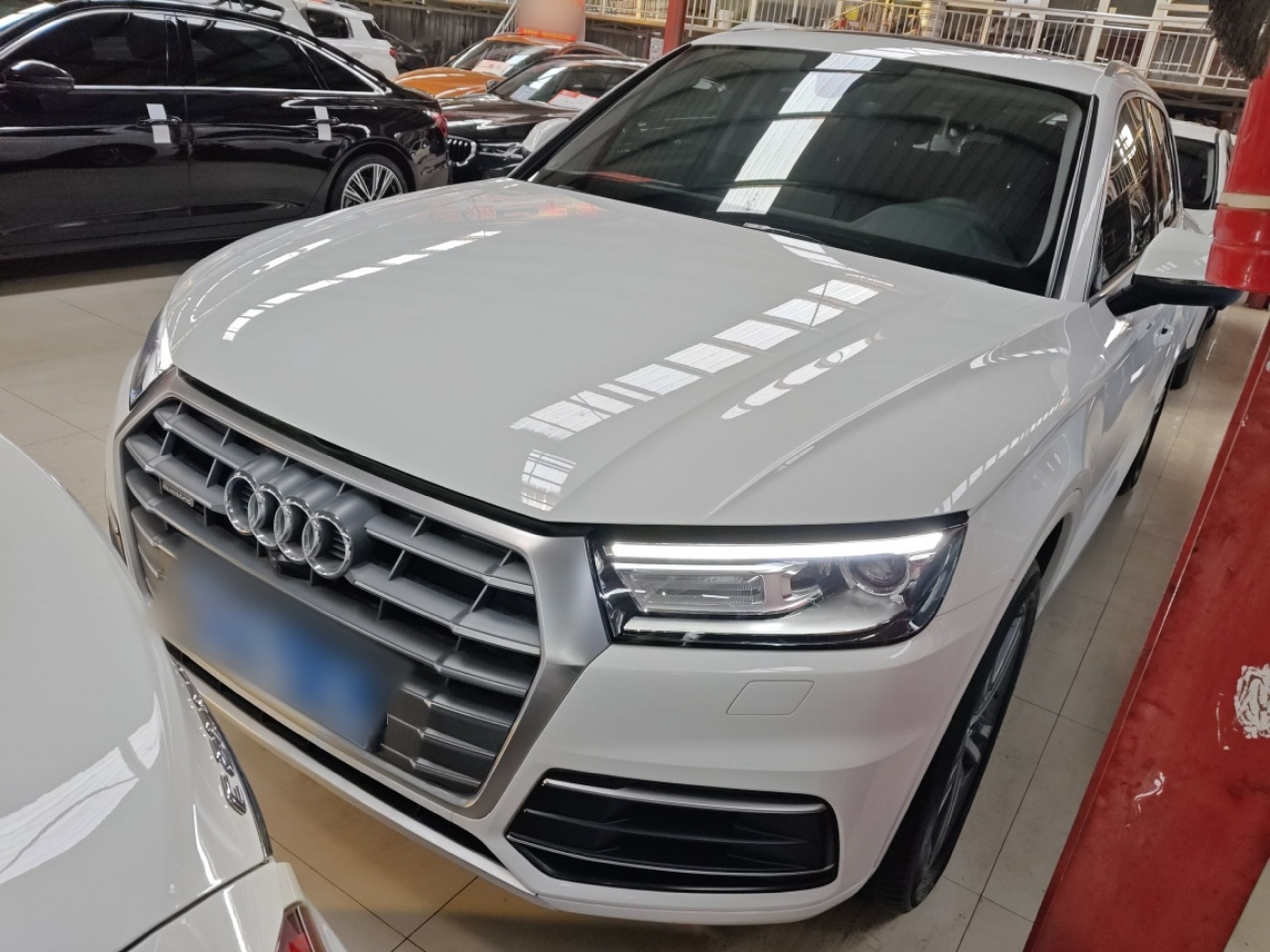 Под передней частью автомобиля