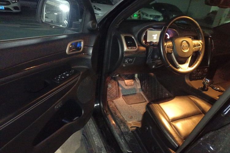 Used  Grand Cherokee (Import) 2015 3.0L Comfort Navigation Edition