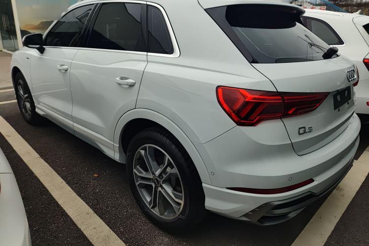 Used Audi Q3 2021 40 TFSI Fashion Dynamic Model
