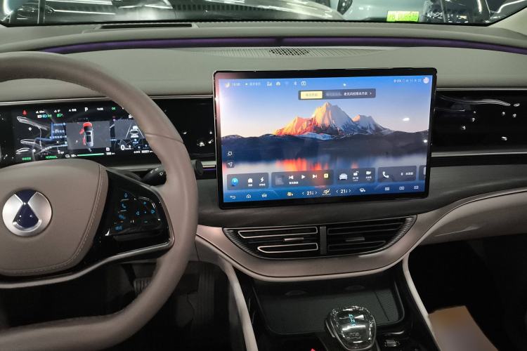 Used Denza D9 2022 EV 600 Four-Wheel Drive Flagship Model
