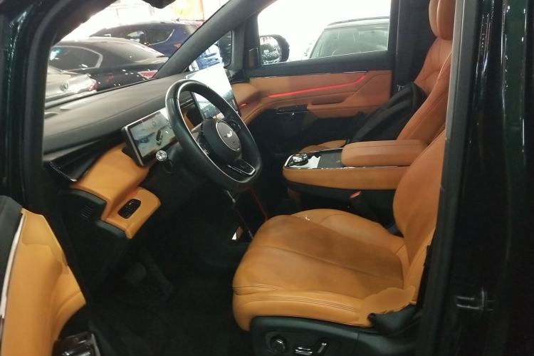 Used  LEVC L380 2024 140-Degree 6-Seater All-Wheel-Drive Ultra
