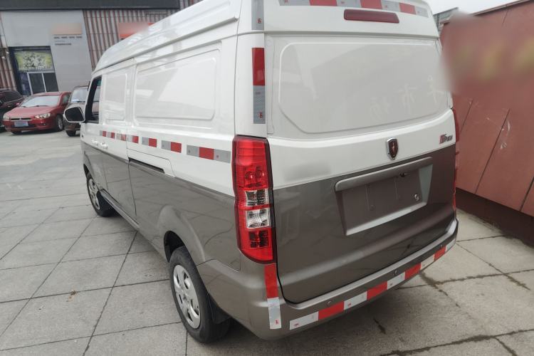 Used Jinbei New Hiace X30L 2024 Champion Edition Van 2/5 Seats Front-Mounted Air Conditioning