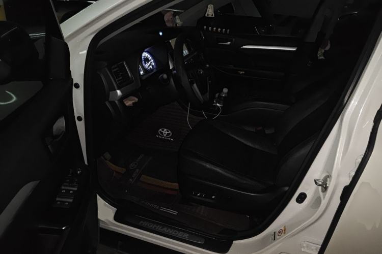 Used Toyota Highlander 2018 2.0T Four-Wheel Drive Luxury Edition 7 Seats China V Emission Standard