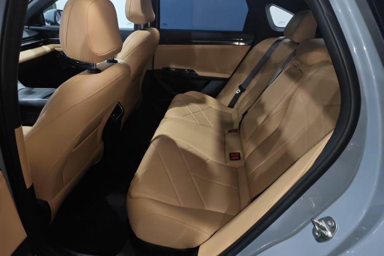 Used  L6 2023 125km MAX