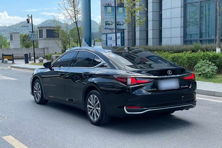 Used Lexus ES 2023 200 Excellence Edition
