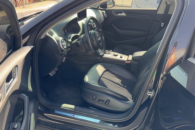 Used Audi A3 2014 Limousine 40 TFSI S line Comfort Model
