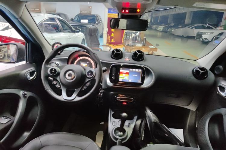 Used  forfour 2016 0.9T 66 kW Pioneer Edition