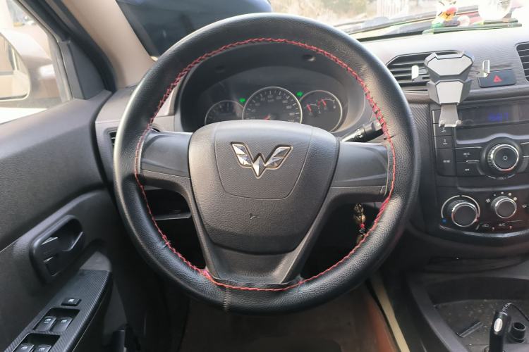 Used Wuling Hongguang 2014 1.5L S Standard Version
