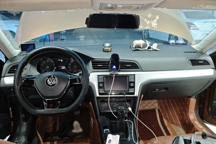 Used Volkswagen Lamando 2015 230TSI Manual Trend Edition
