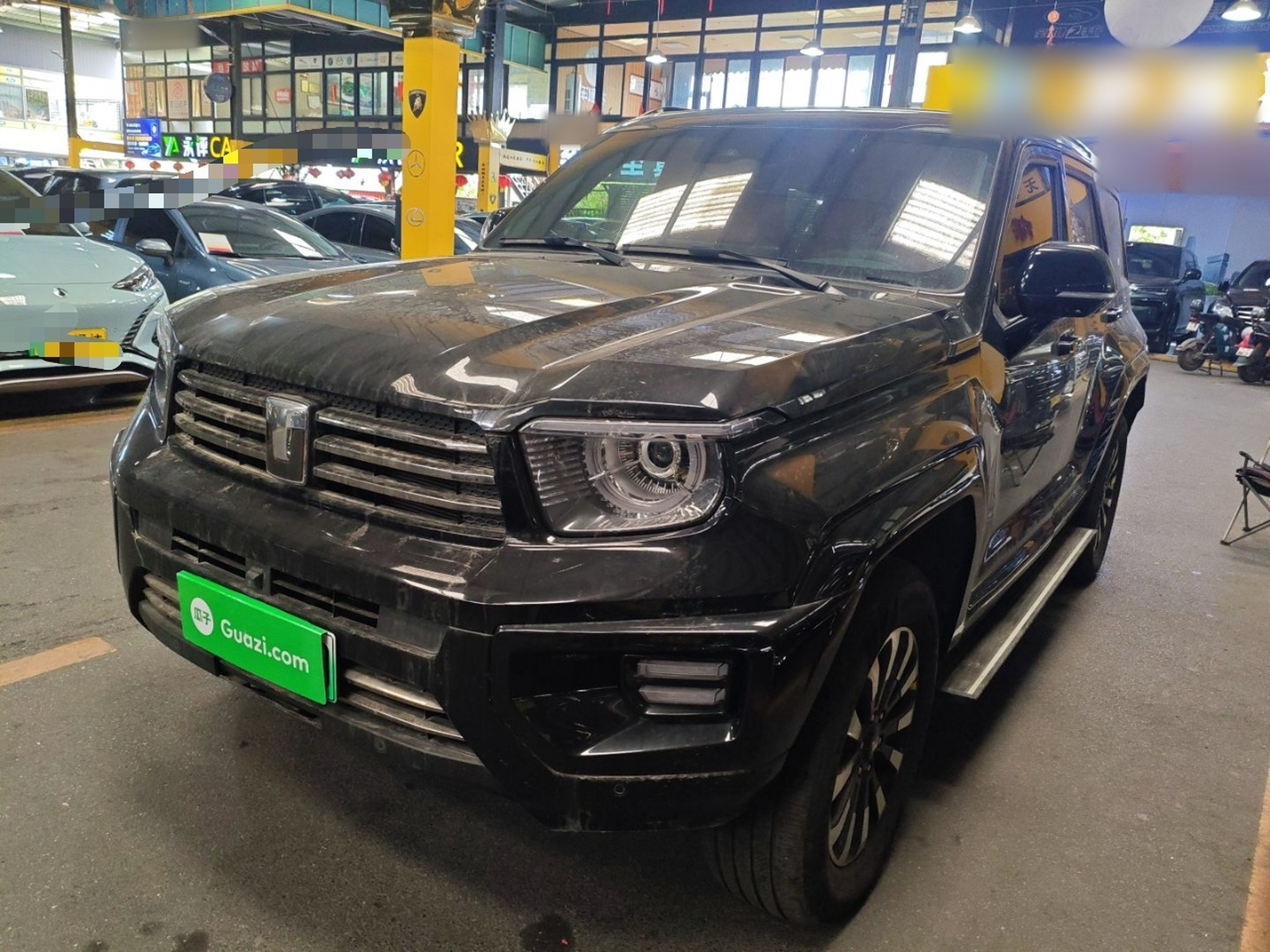 Под передней частью автомобиля