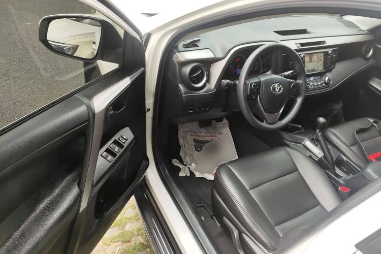 Used Toyota RAV4 2016 2.0L CVT Two-Wheel Drive Fashion Edition China V Standard
