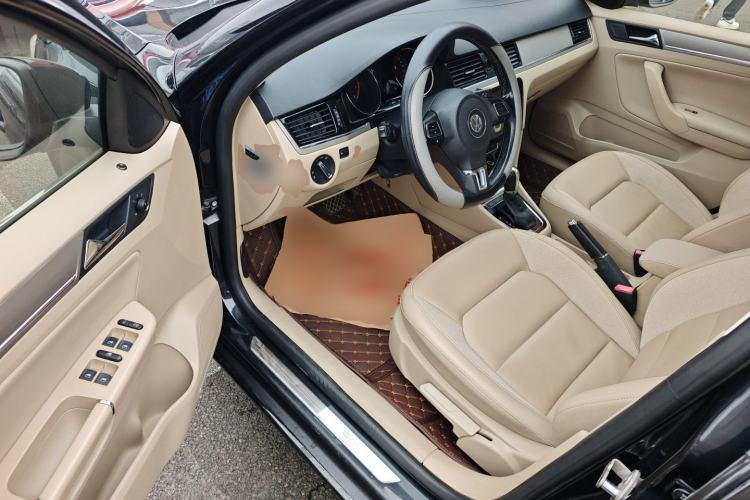 Used Volkswagen Bora 2015 Value Edition 1.6L Automatic Comfort Version
