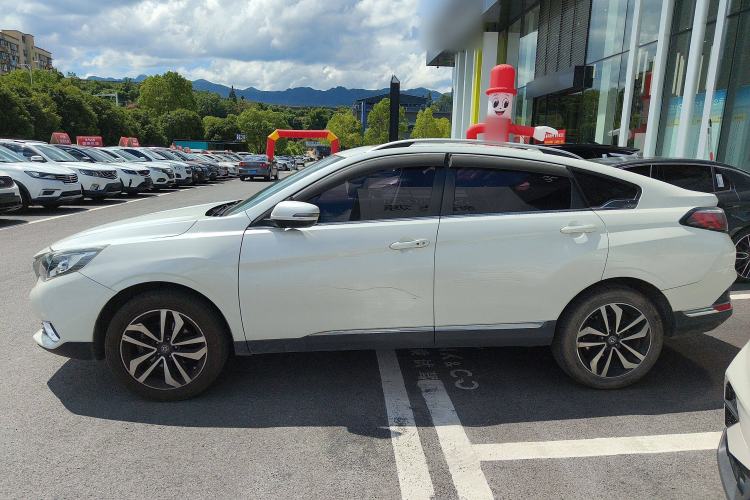 Used Venucia T90 2018 2.0L CVT Smart Connect Luxury Edition China V Standard
