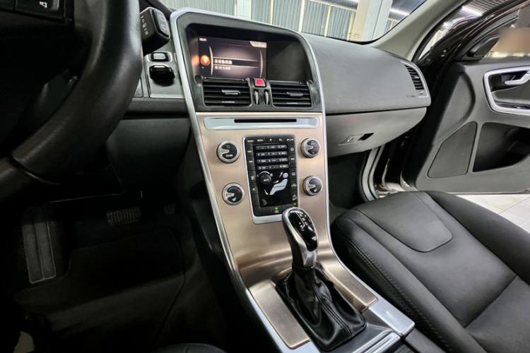 Used Volvo XC60 2017 T5 AWD Smart Upgrade Edition
