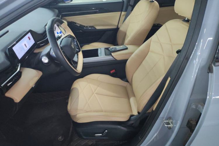 Used  L6 2023 125km MAX
