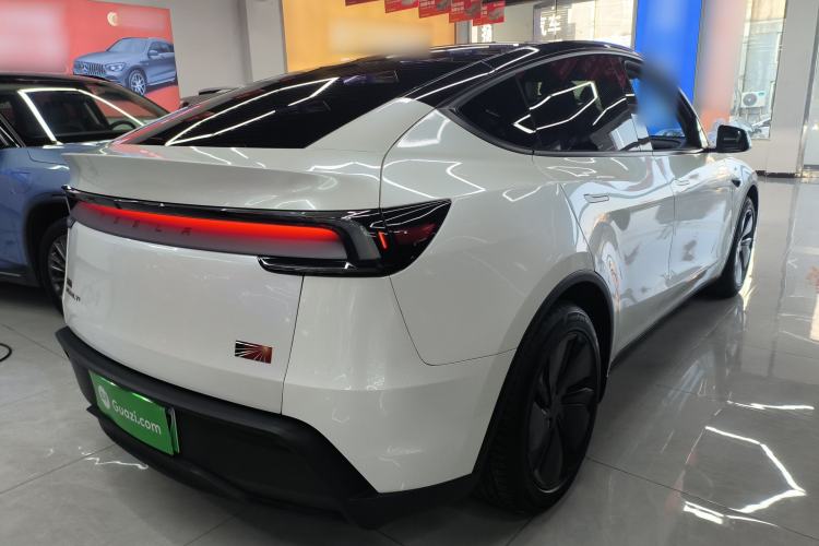 Used Tesla Model Y 2025 Long-Range All-Wheel-Drive Version
