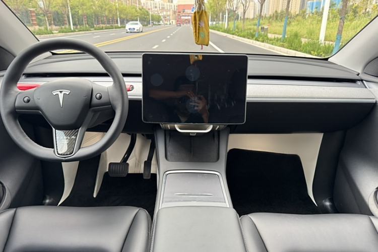 Used Tesla Model Y 2023 Rear-Wheel-Drive Version
