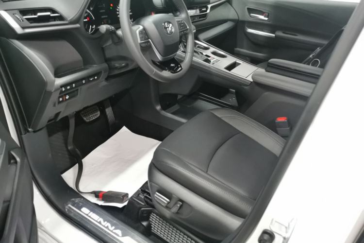 Used Toyota Sienna 2024 2.5L Hybrid Four-Wheel Drive Prestige Edition
