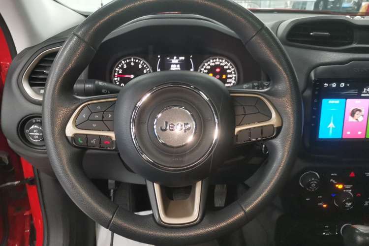 Used  Renegade 2018 Connected Large Screen Version 180T Automatic High-Energy Edition
