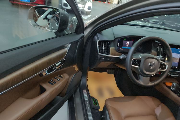 Used Volvo V90 2022 Cross Country B5 AWD Smart Range Edition
