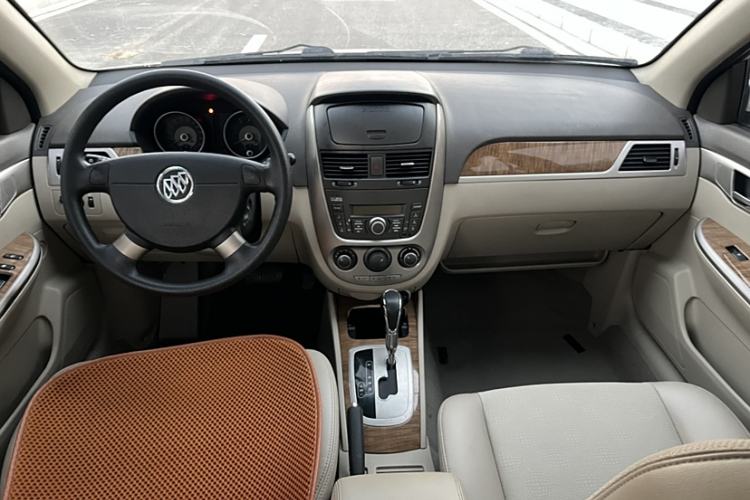 Used Buick Excelle 2015 1.5L Automatic Classic Model
