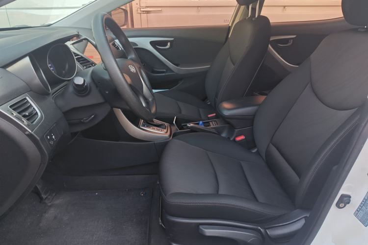 Used Hyundai Elantra 2016 1.6L Automatic Smart Version
