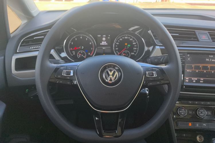 Used Volkswagen Touran 2018 Volkswagen Touran L 280TSI DSG Comfort Edition 7 Seats China VI Standard
