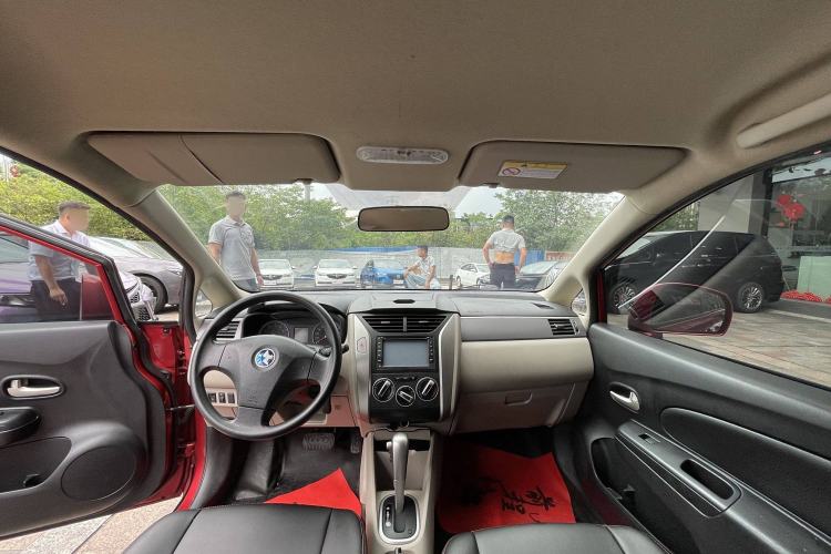 Used Venucia R50 2016 1.6L Automatic Elite Edition
