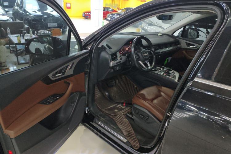 Used Audi Q7 2018 40 TFSI Comfort Model
