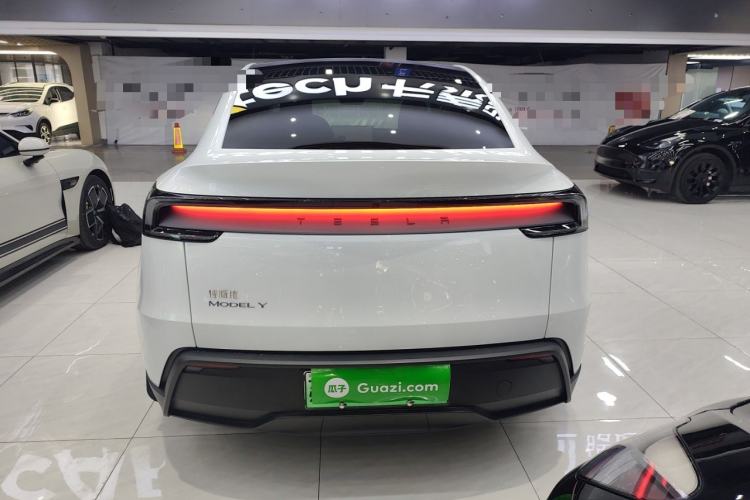 Used Tesla Model Y 2025 Rear-Wheel-Drive Version
