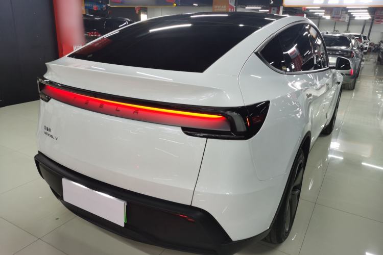 Used Tesla Model Y 2025 Rear-Wheel-Drive Version
