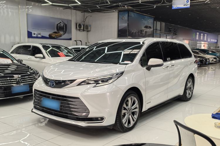 Used Toyota Sienna 2023 2.5L Hybrid Deluxe Edition