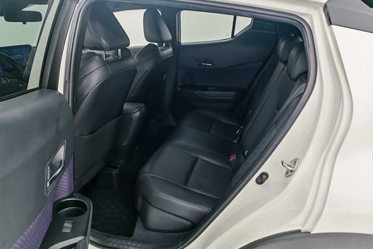 Used Toyota IZOA 2018 2.0L Yichi Version China VI Standard
