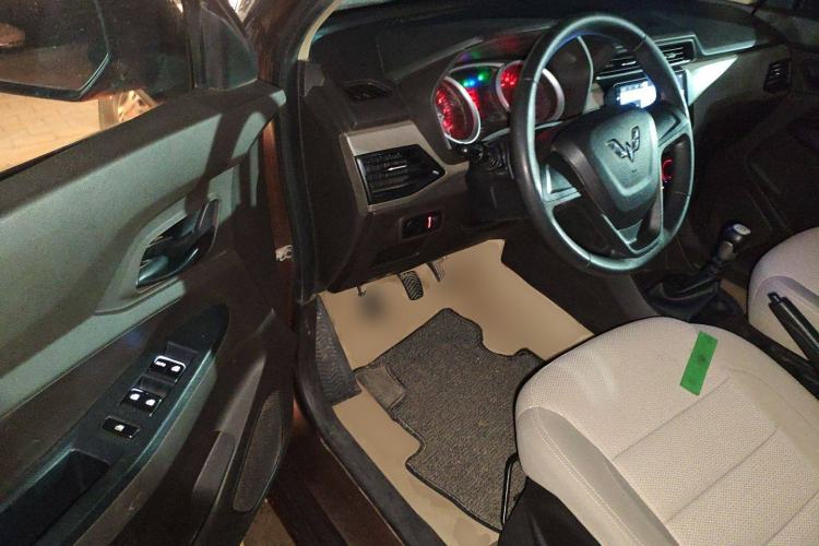 Used Wuling Hongguang 2019 1.5L S Standard Version China VI LAR
