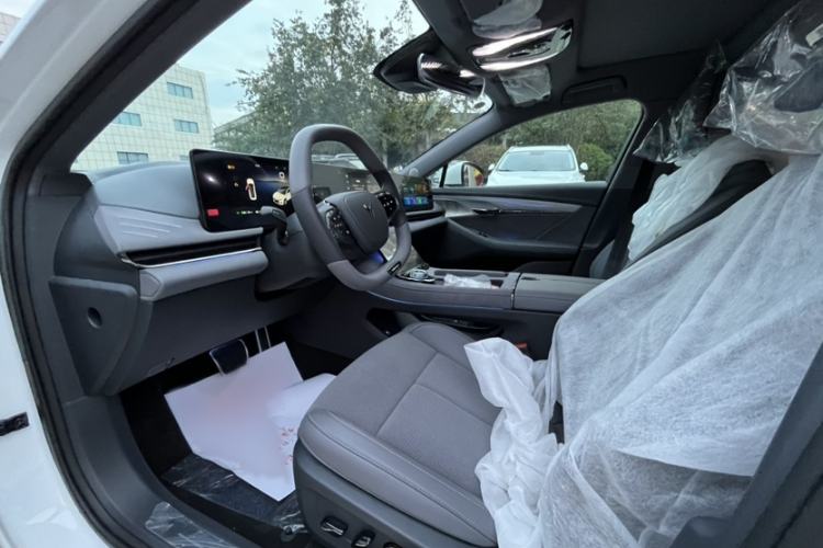 Used VOYAH PASSION 2024 PHEV Four-Wheel Drive Ultra-Long Range Executive Edition
