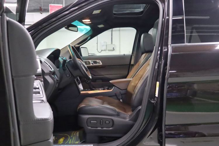 Used Ford Explorer 2013 3.5L Deluxe Model
