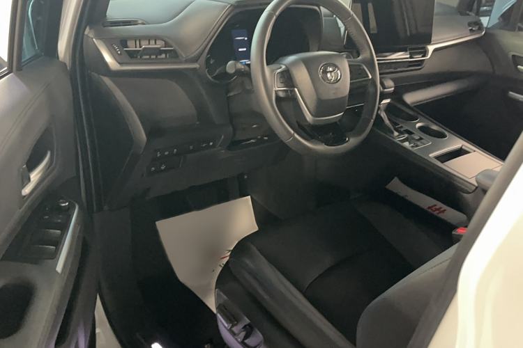 Used Toyota Sienna 2024 2.5L Hybrid Four-Wheel Drive Prestige Edition
