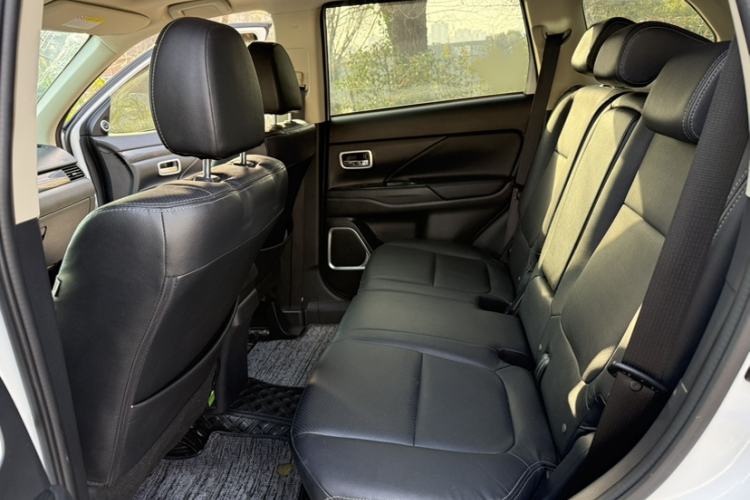 Used Mitsubishi Outlander 2018 2.4L 4x4 Luxury Edition 7-Seater