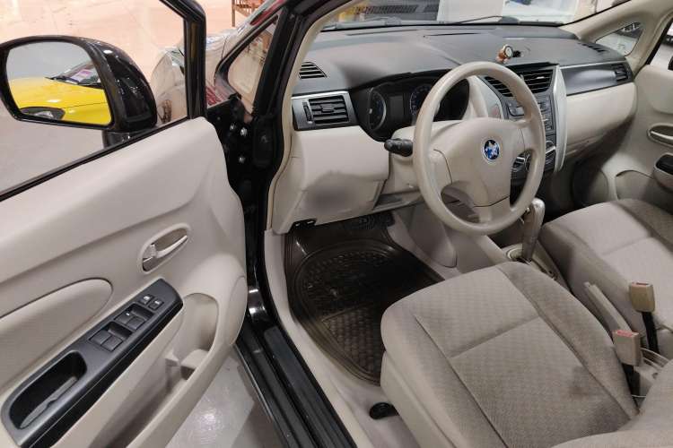 Used Venucia D50 2015 1.6L Automatic Fashion Edition
