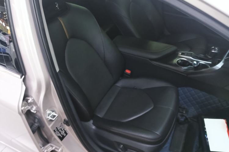 Used Toyota Camry 2021 2.0G Luxury Edition
