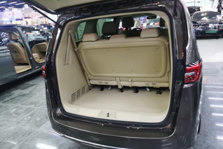 Used Buick GL8 2023 Facelifted Land Cruiser Executive Luxury Version
