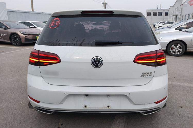 Used Volkswagen Golf 2018 230TSI Automatic Luxury Version
