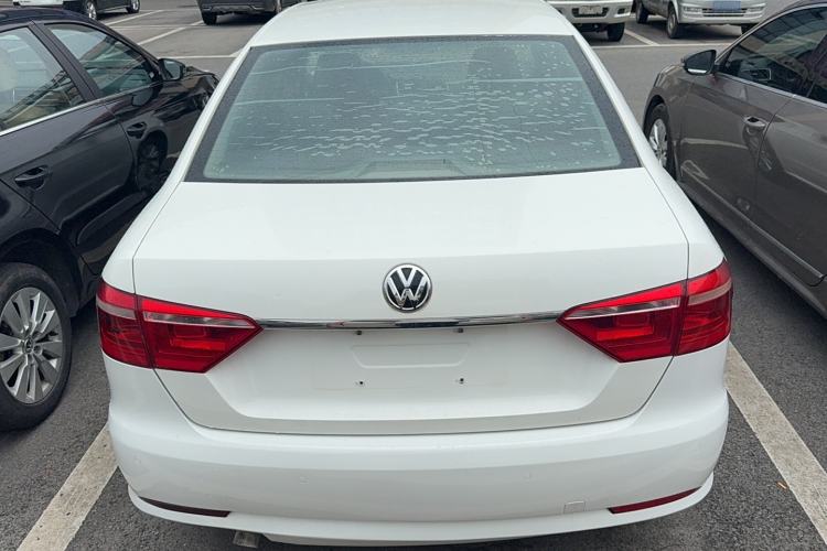 Used Volkswagen Lavida 2013 Restyled Classic 1.6L Manual Comfort Edition
